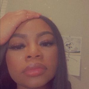 Meet your Posher, Mia